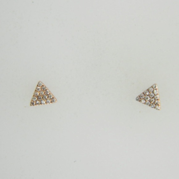 Jewelry - XIV triangle diamond stud earring